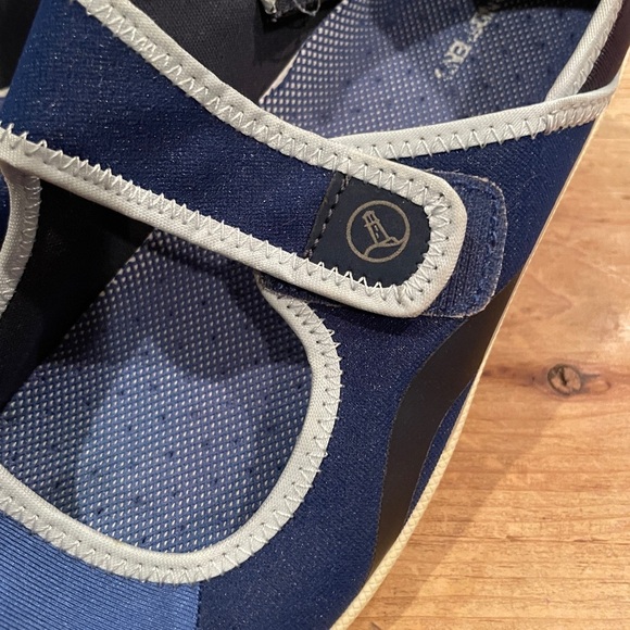 Lands’ End Mary Jane Blue White water sport shoes Outdoorsy Campcore Athletic 7 - Picture 9 of 9